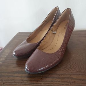 Merona Faux Alligator Pattern Pumps